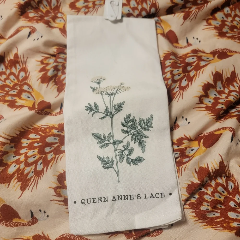 Queen Anne's Lace Tea Towel NWT - Picture 1 of 6